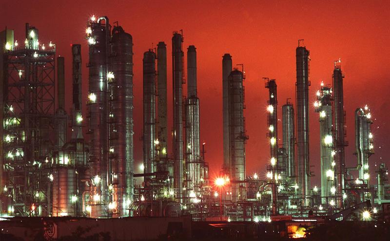 La demanda de petróleo aumentará en 2015, según la AIE