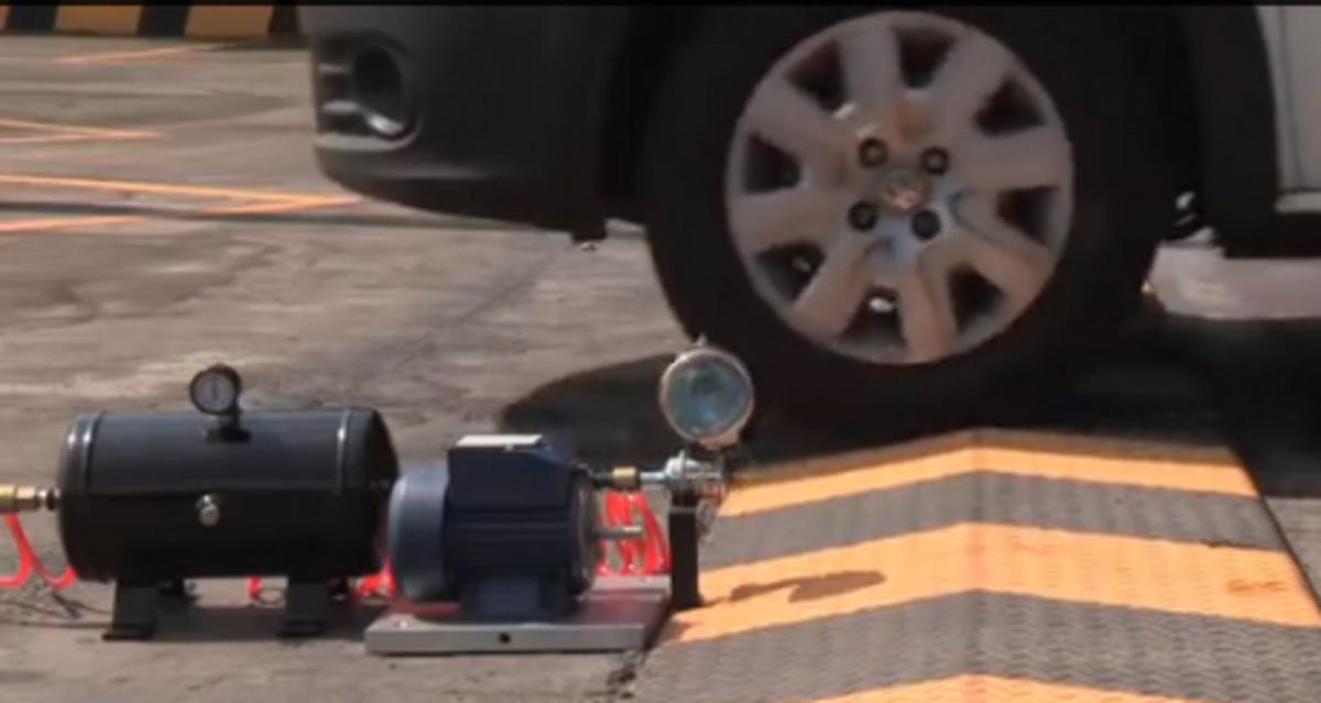 El paso de un coche por un resalto genera energía limpia