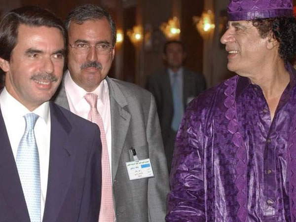 Aznar acordó una comisión del 1% con Abengoa para conseguir adjudicaciones en la Libia de Gadafi