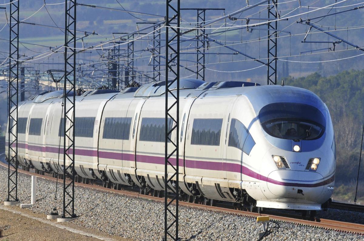 Renfe, Gas Natural y Enagás promueven el primer tren de viajeros de Europa con gas natural