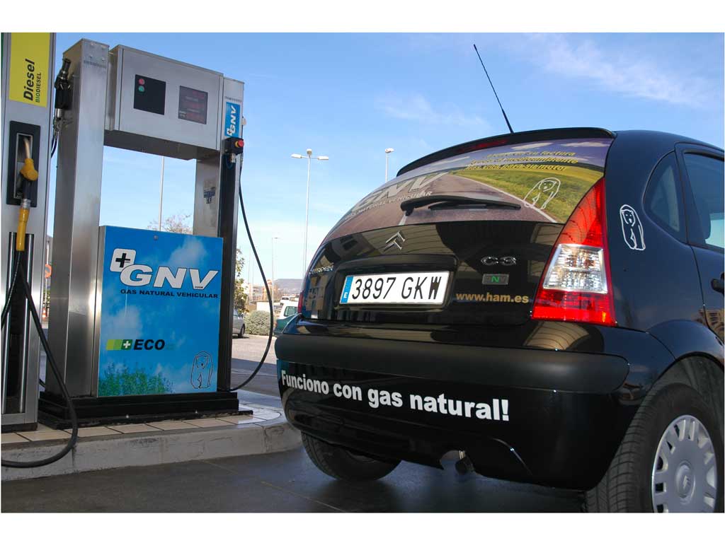 Madrid coordina un proyecto para que los coches reposten gas natural en casa