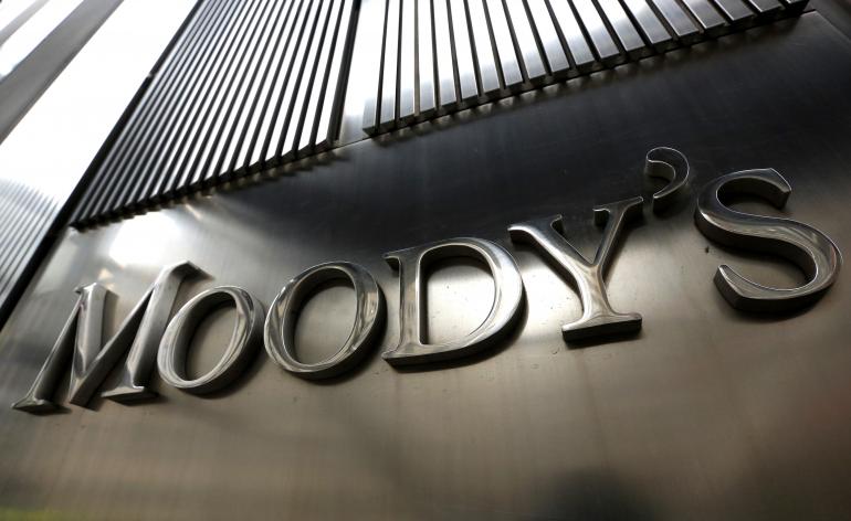 Moody's predice que la caída del petróleo no impulsará la economía global