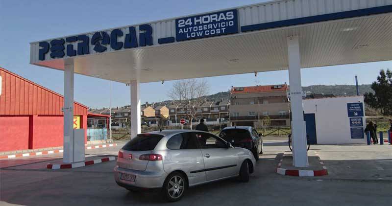 Seis diferencias entre una gasolinera tradicional y una 'low cost'