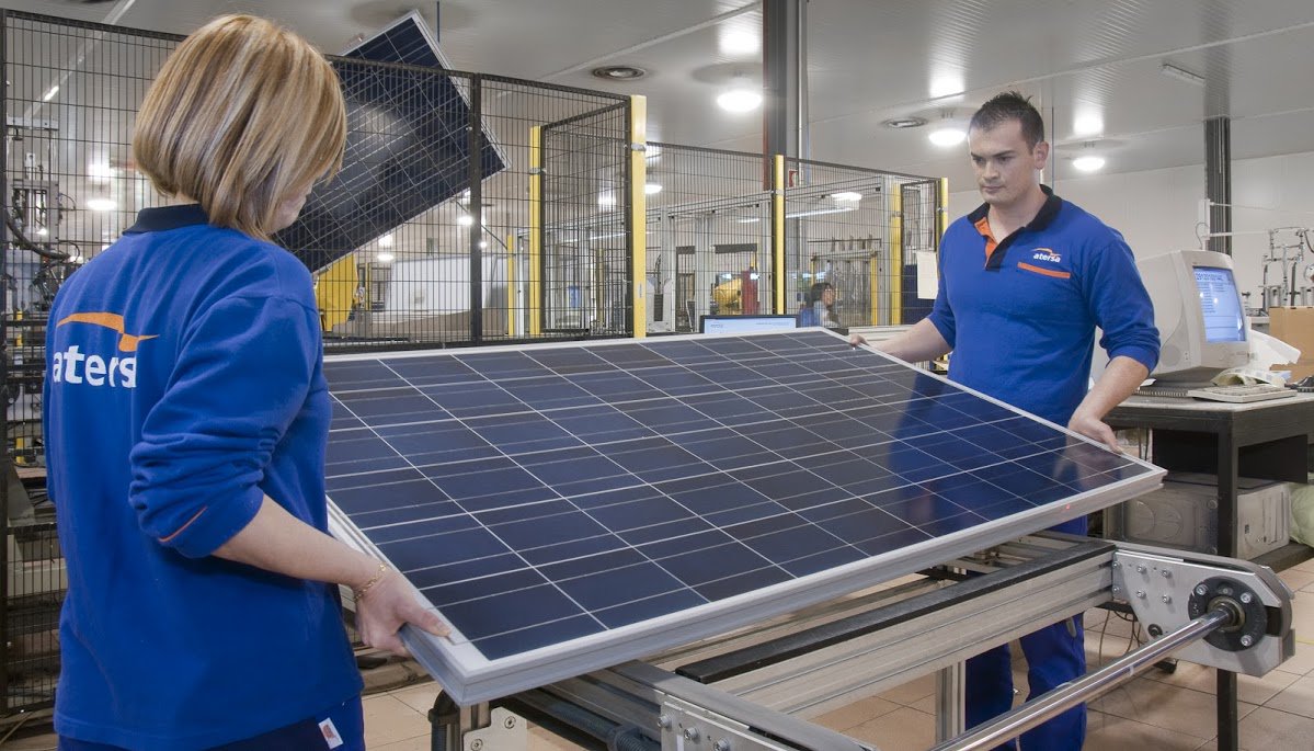 Elecnor produce en Valencia paneles solares a menor coste que los grandes fabricantes chinos