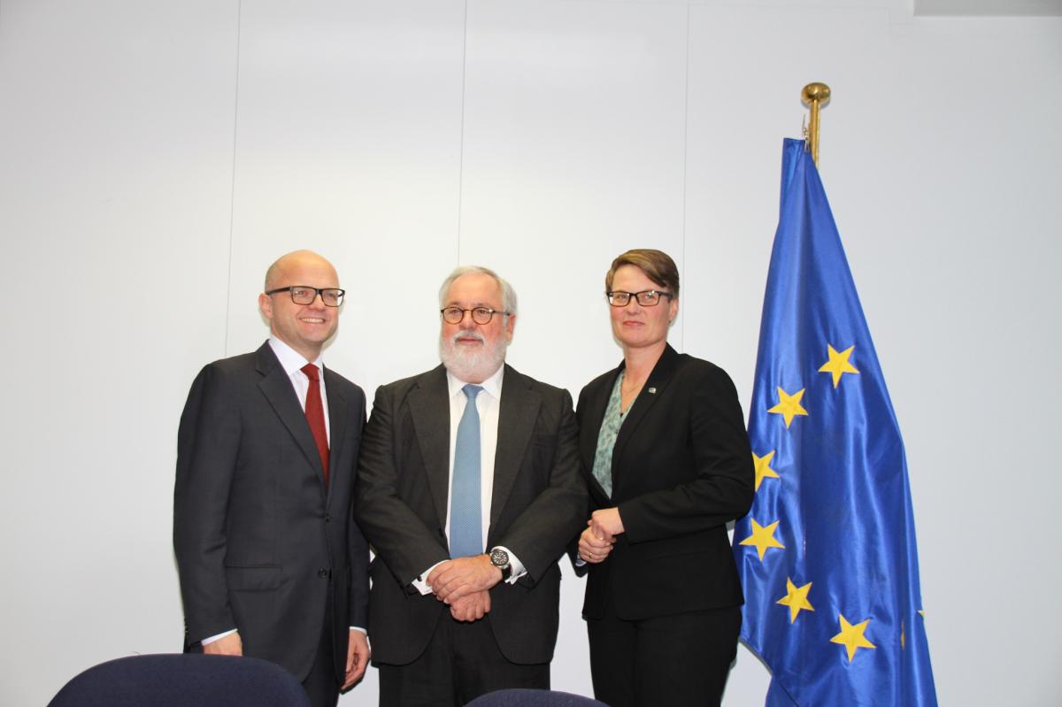 Arias Cañete destaca la fiabilidad de Noruega como proveedor de gas a Europa