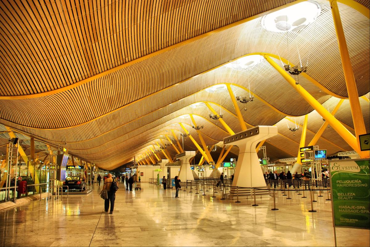 Gas Natural Fenosa iluminará el Aeropuerto de Madrid-Barajas por 20 millones