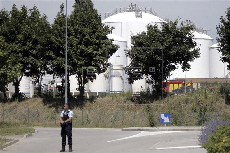 Un hombre decapitado y dos heridos en un atentado contra una planta de gas en Francia