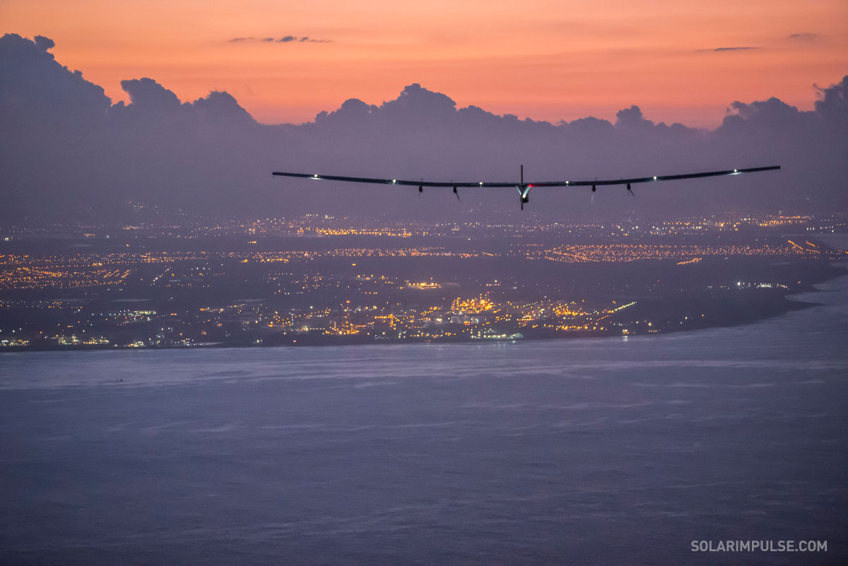 El avión Solar Impulse 2 reanuda su vuelta al mundo