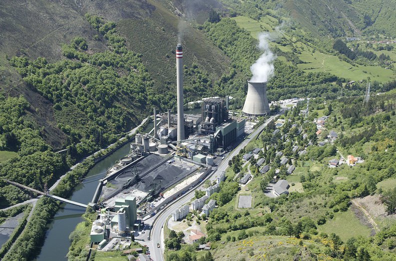 Energía autoriza el cierre del grupo uno de la central de carbón de Narcea de Gas Natural Fenosa