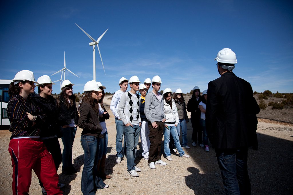 Las grandes eléctricas adelgazan sus plantillas a base de jubilaciones