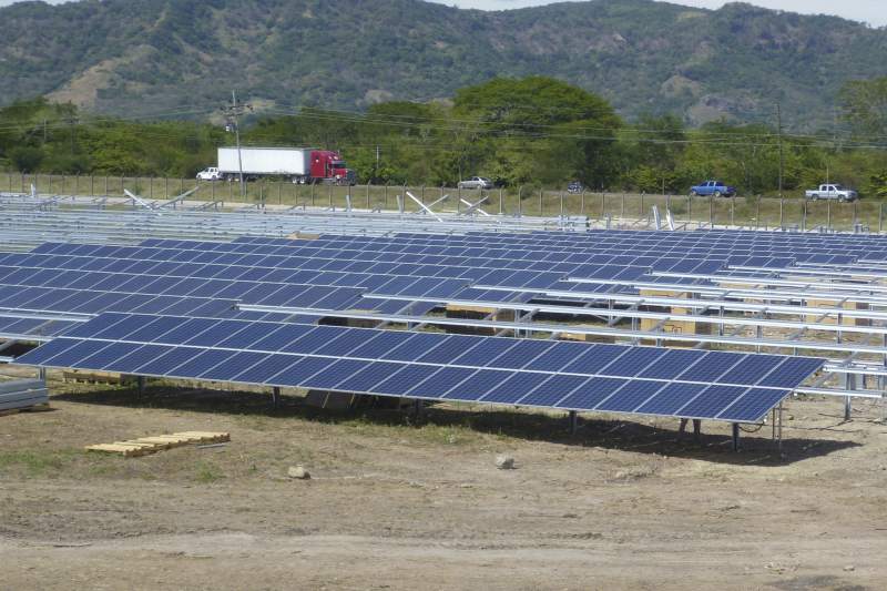 Ingeteam firma cuatro contratos de operación de plantas fotovoltaicas