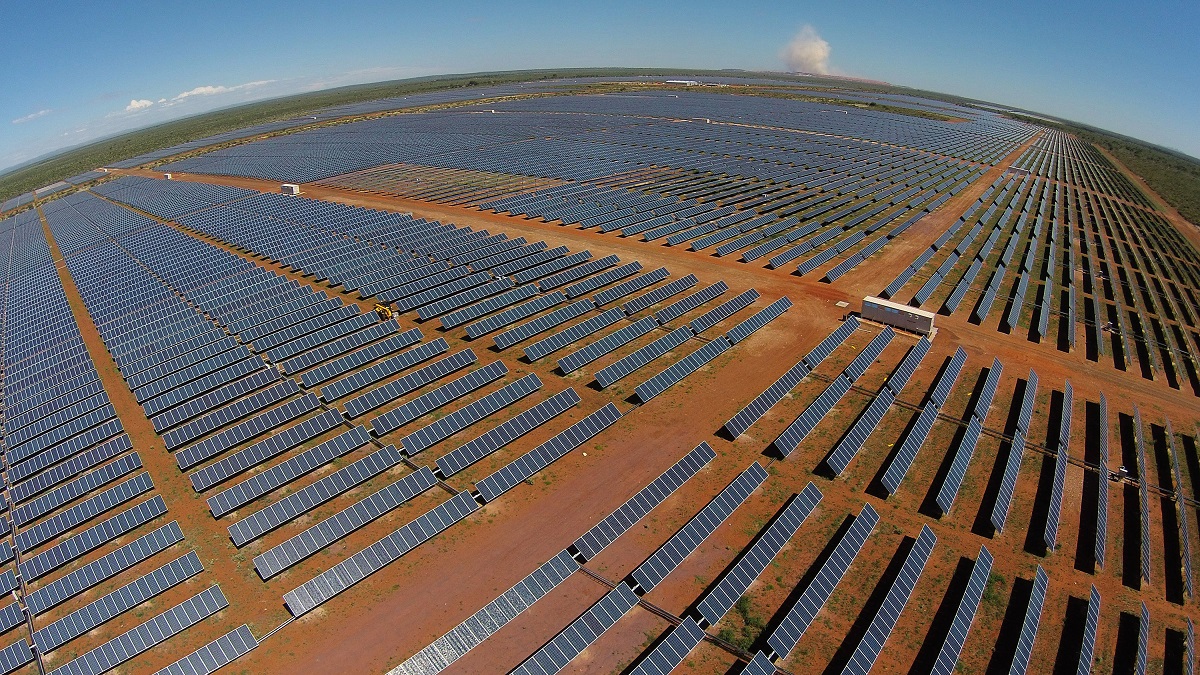 Acciona da un giro a su estrategia e invertirá más en energía solar que en eólica en 2016