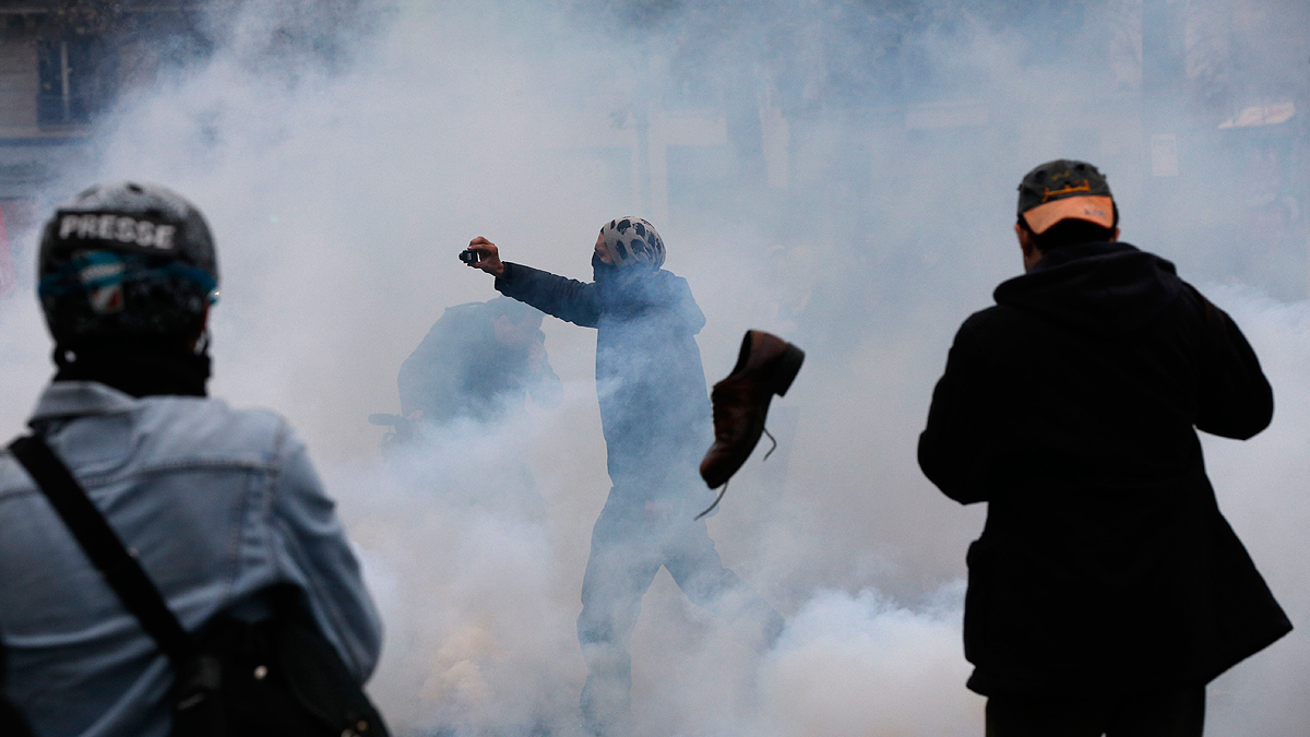 La Marcha por el Clima acaba con 100 detenidos tras las cargas policiales y el uso de gases lacrimógenos