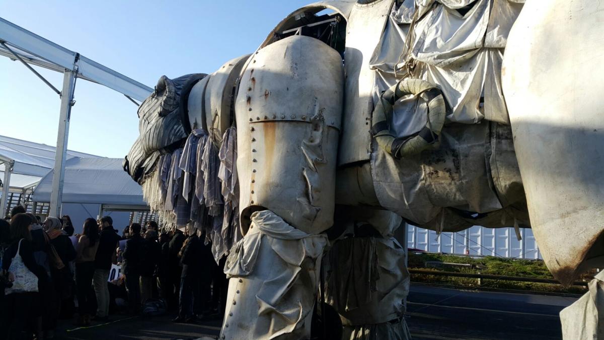 El oso polar de Greenpeace ya gruñe en la COP21 de París