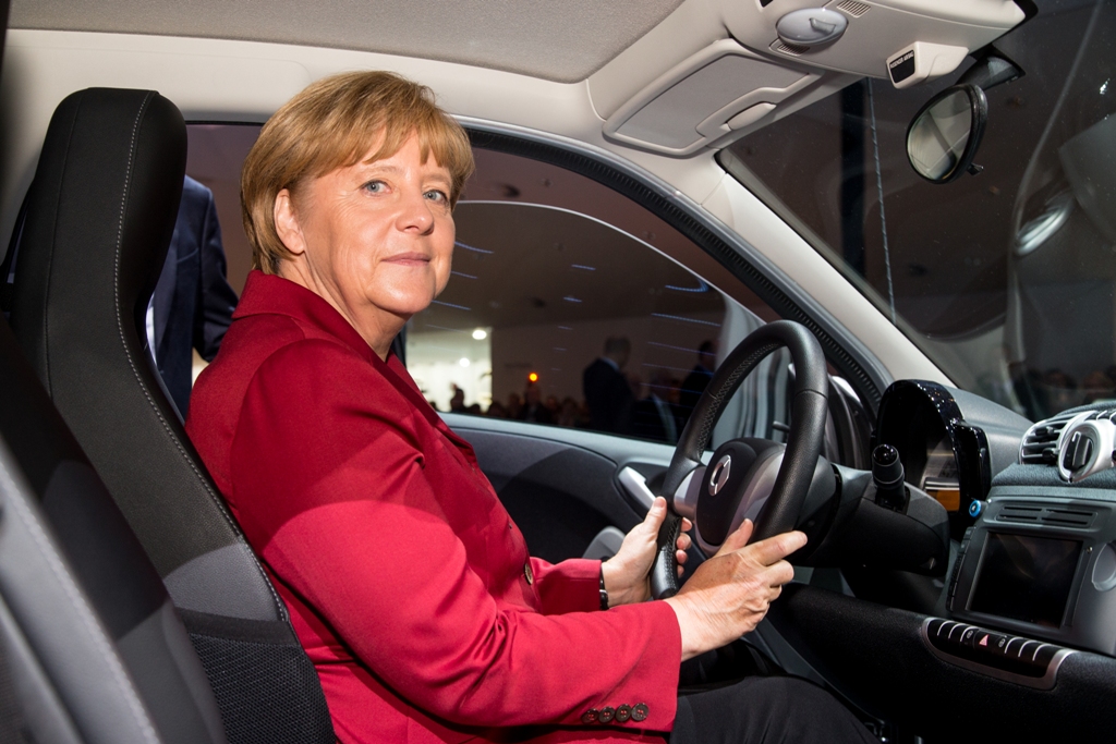 Merkel subvencionará con 1.000 millones la compra de coches eléctricos