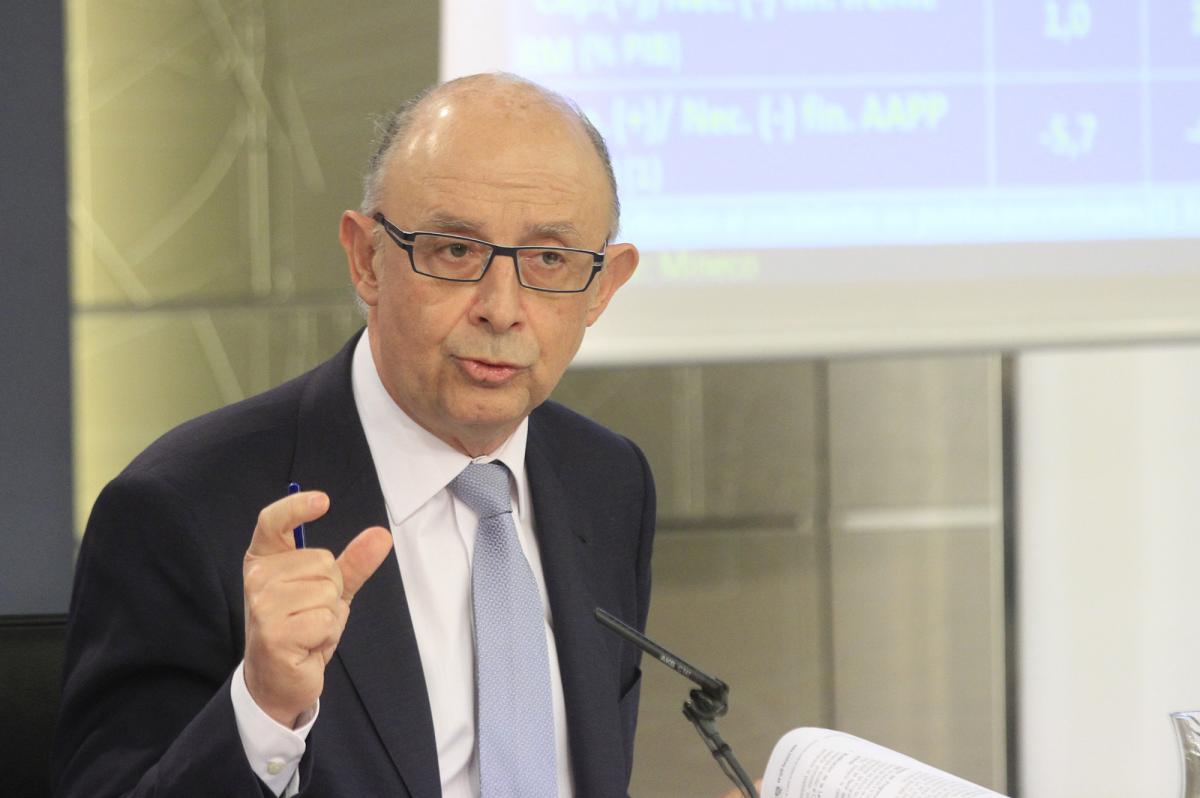 Montoro retiene los impuestos del sector eléctrico y provoca la primera caída del coeficiente de cobertura