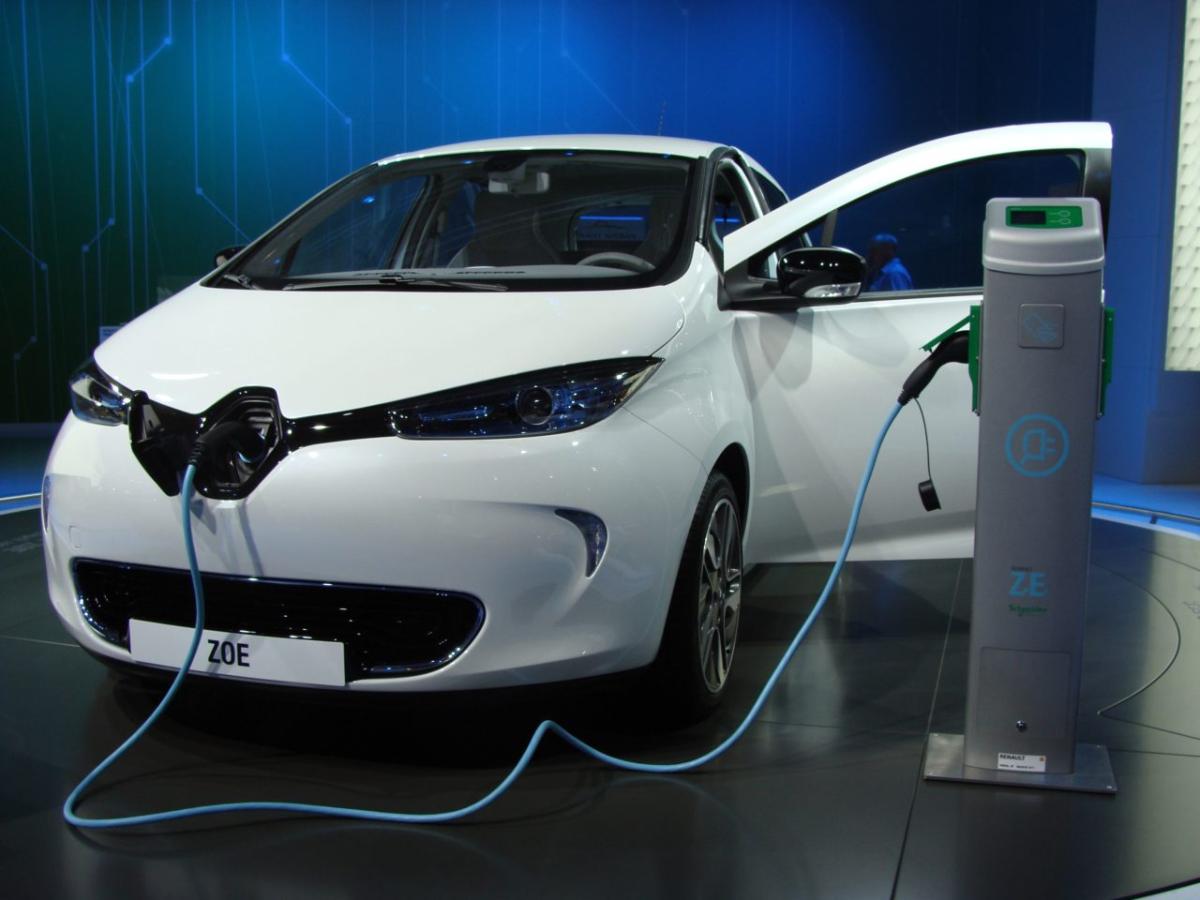 Renault entrega las llaves de su vehículo eléctrico número 100.000 a un ciudadano de Oslo