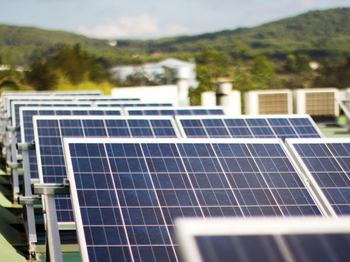 Bruselas tomará una decisión sobre el &#039;impuesto al sol&#039; antes de que acabe el año