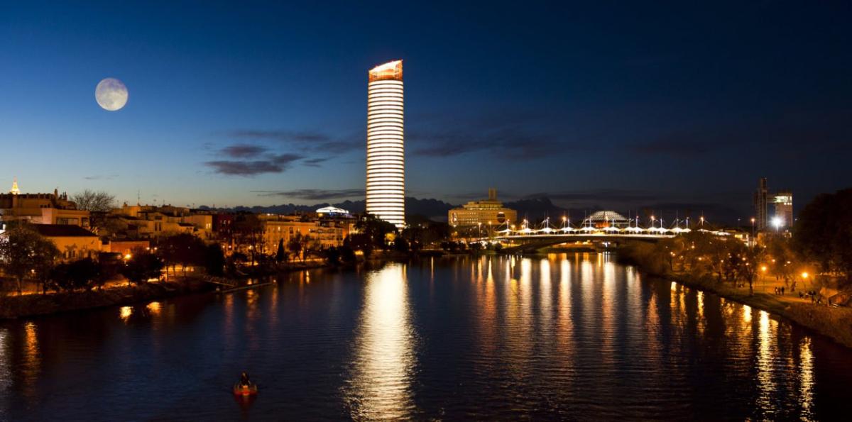 Siemens convierte la Torre Sevilla de CaixaBank en el edificio más eficiente de Andalucía