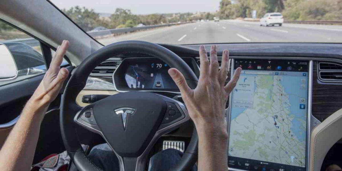 ¿Salva vidas el piloto automático de los Tesla?