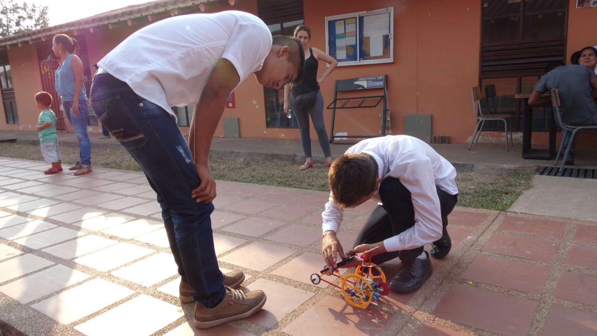 Dínamos, la iniciativa colombiana para llevar la energía limpia a las escuelas