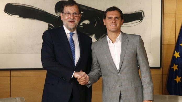 El acuerdo del PP y Ciudadanos contempla la supresión del impuesto al sol