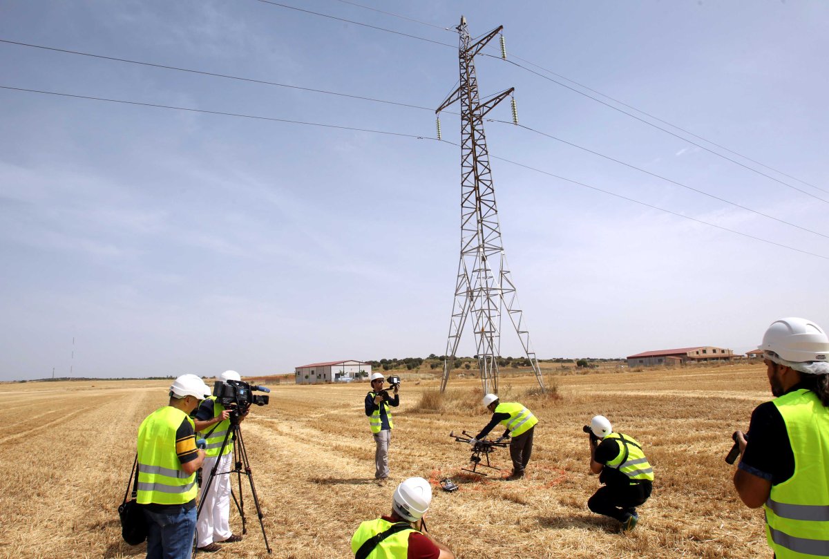 Los drones revisan 350 kilómetros de líneas eléctricas de Gas Natural Fenosa en Castilla y León