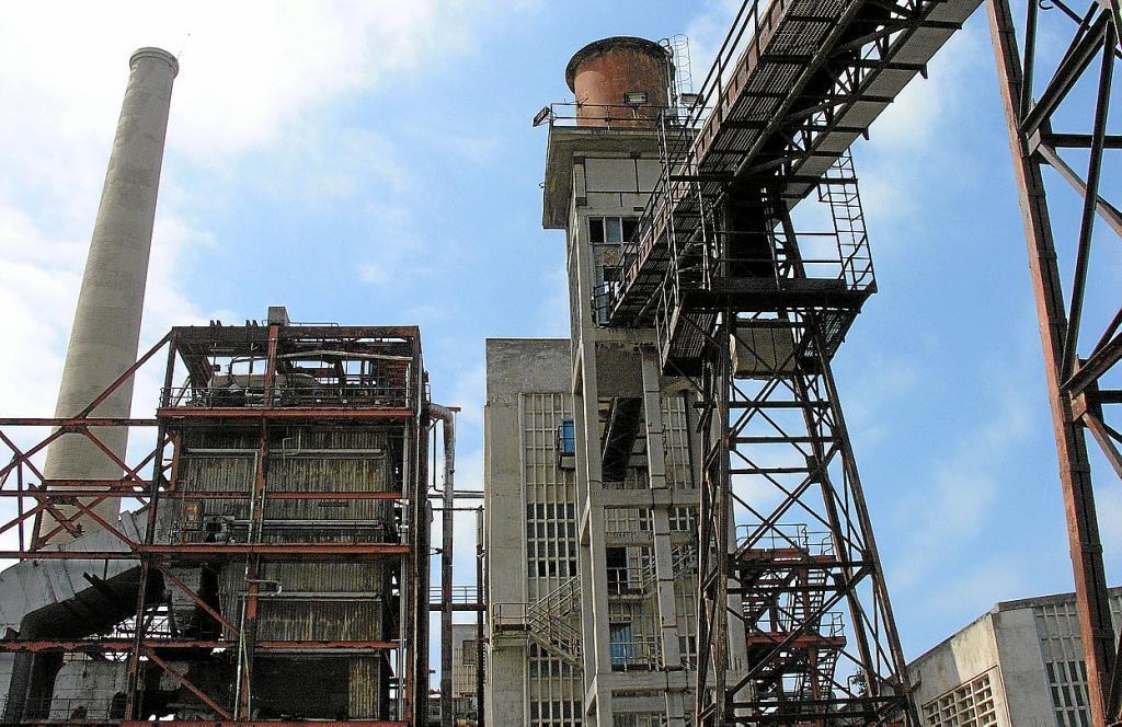 Mallorca da los primeros pasos para convertir la vieja central térmica de Alcanada en edificio emblemático