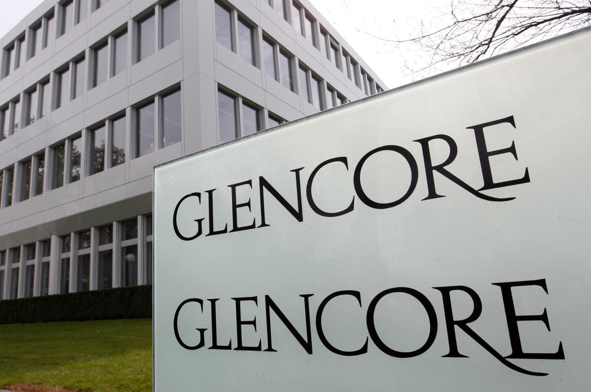 Glencore vende su negocio de transporte de carbón en Australia por 800 millones para reducir deuda