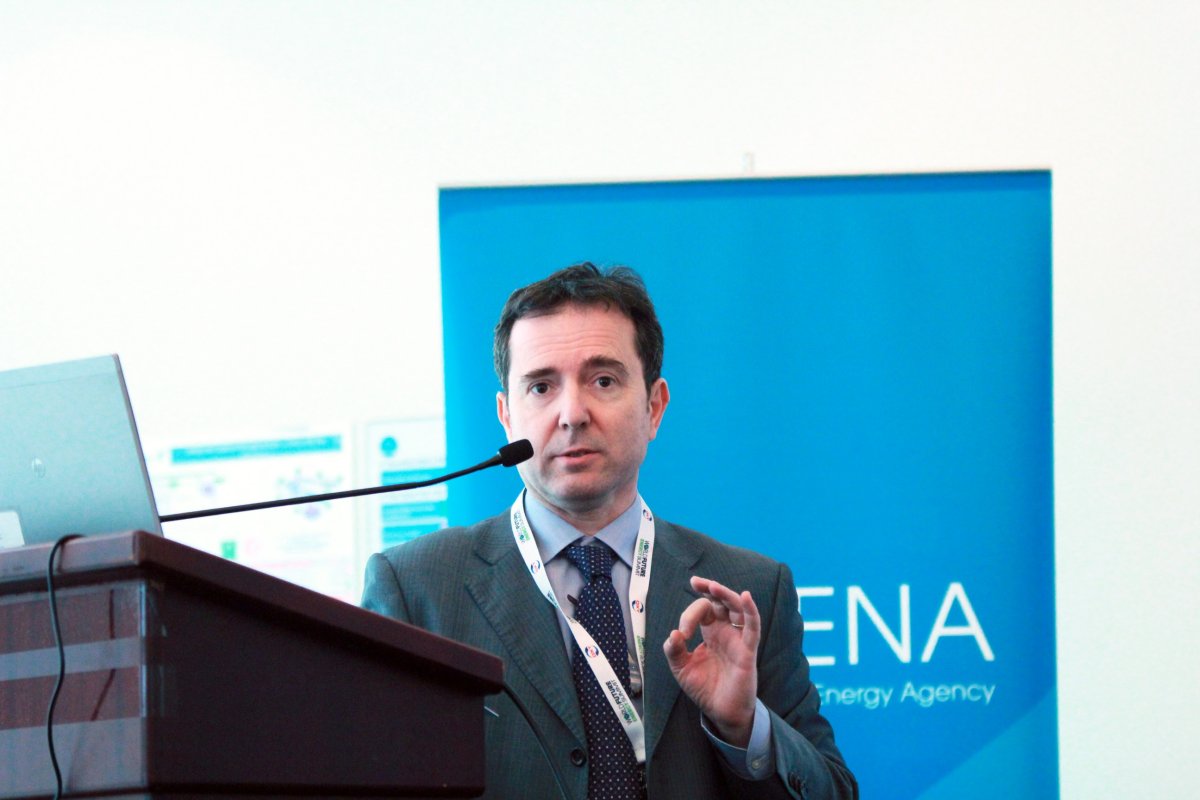 La AIE dice que la transición energética se ha acelerado pero es insuficiente