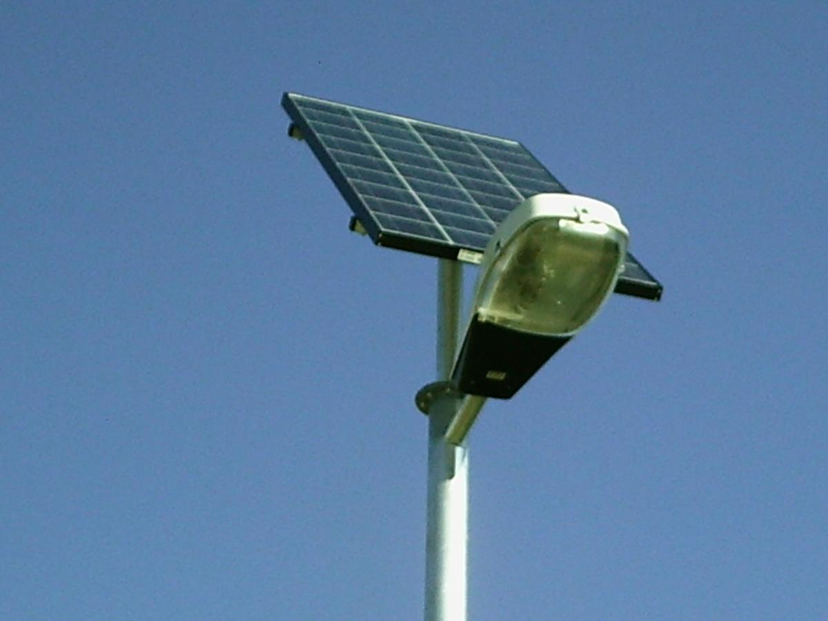 El madrileño municipio de Las Rozas estrena farolas solares en parques y zonas naturales