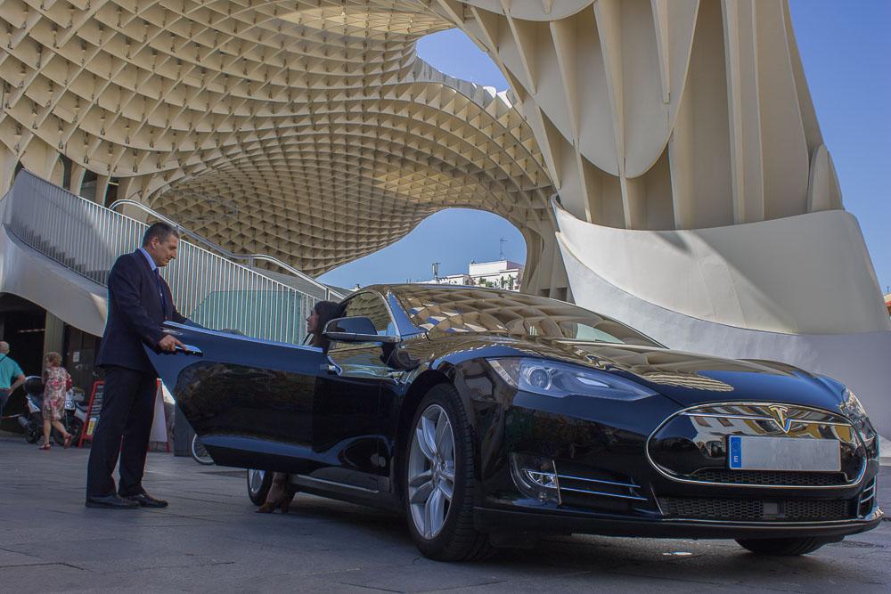 Cabify incorpora de forma temporal un Tesla a su flota de Madrid