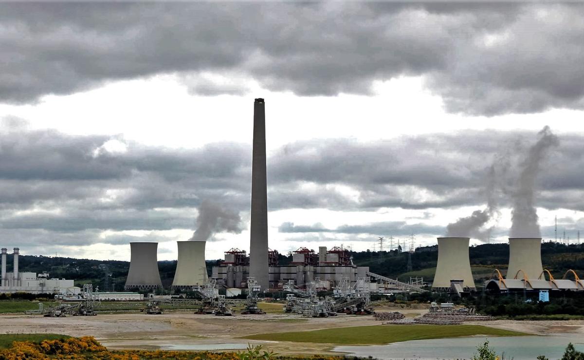 Las centrales de carbón podrían reducir hasta un 83% sus emisiones contaminantes en 2020