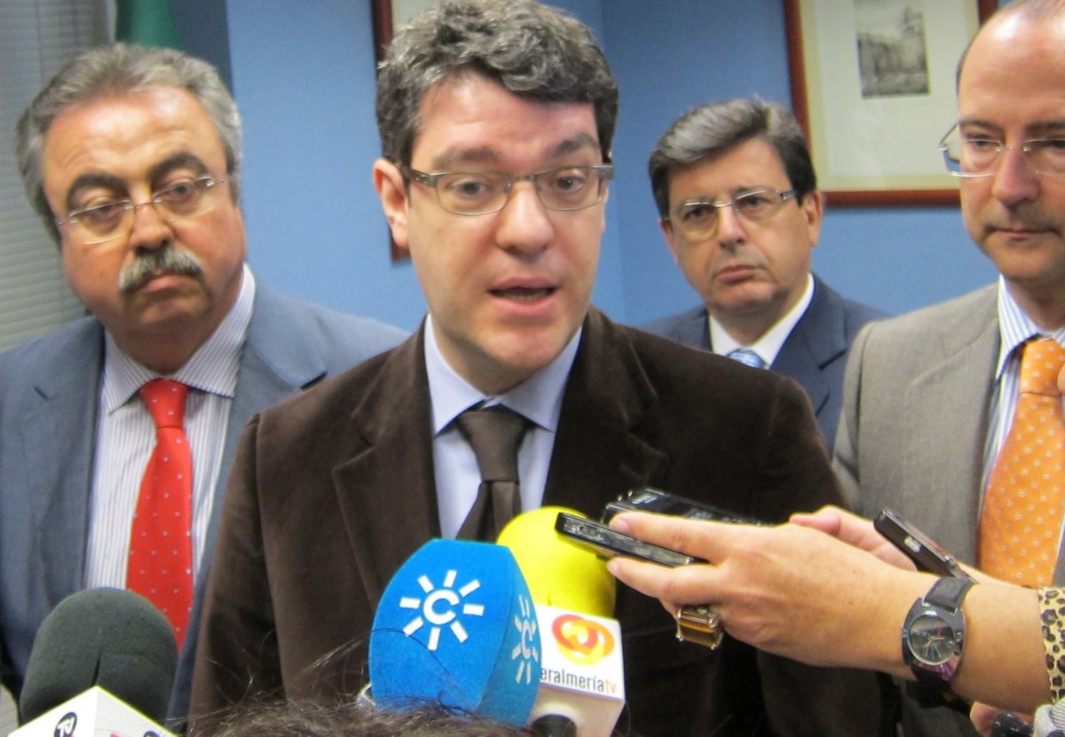 Nadal afirma que las ciudades inteligentes suponen "una gran oportunidad" para la economía española