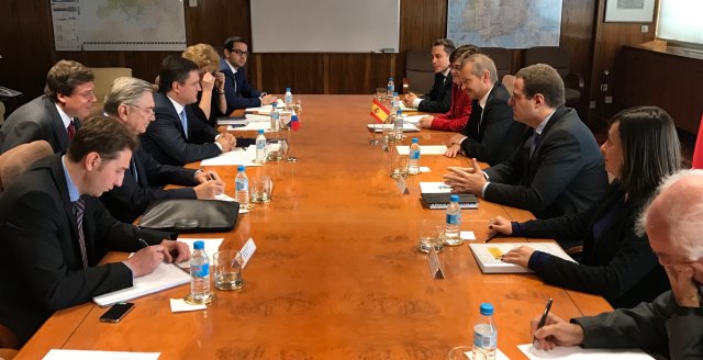 Novak invita a Repsol, Gas Natural, Enagás y Técnicas Reunidas a ampliar negocios en Rusia