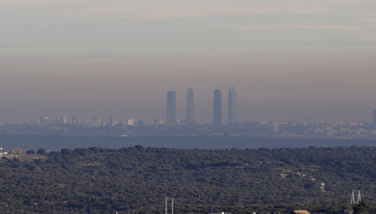 Madrid se ahoga: prohíbe por primera vez la circulación a la mitad de los coches en la capital