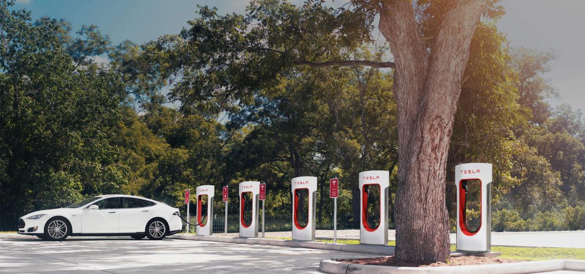 Tesla prepara otros 12 'superchargers' en España para el próximo año, entre ellos Málaga, Sevilla o Santiago