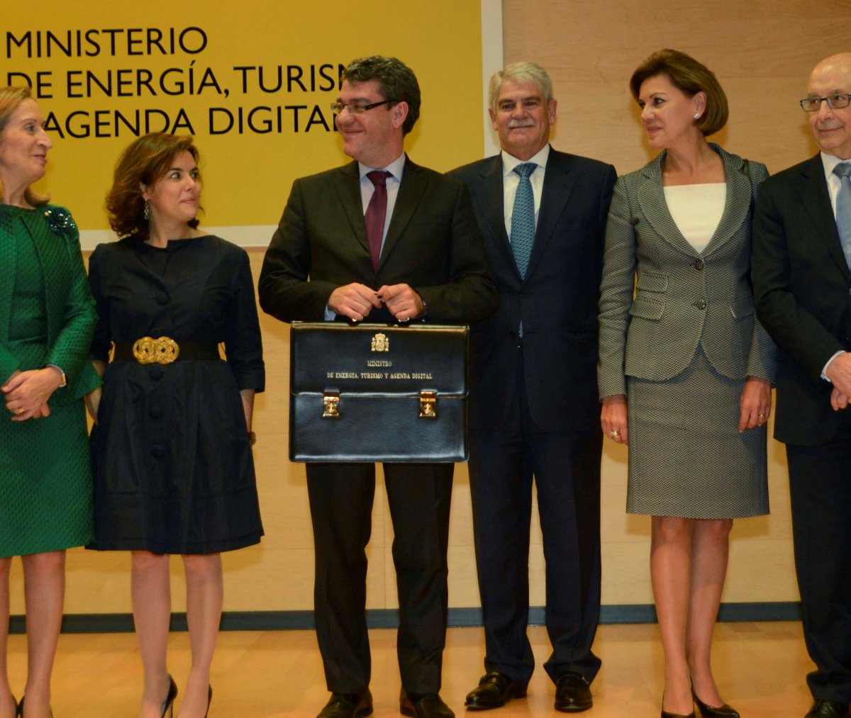 Cospedal y Rajoy meten un gol a Soraya y Nadal con el nombramiento de Fernández de Mesa en Red Eléctrica