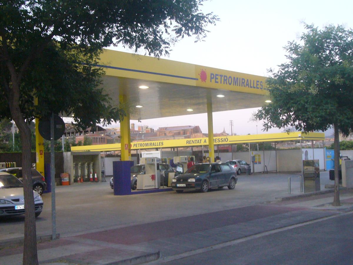 Los dueños de las gasolineras Petromiralles, a juicio por el fraude de 147 millones en IVA