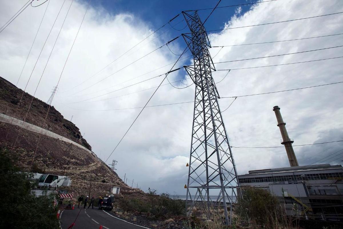 REE se defiende: ha invertido casi 326 millones en mejoras de la red de transporte en Canarias