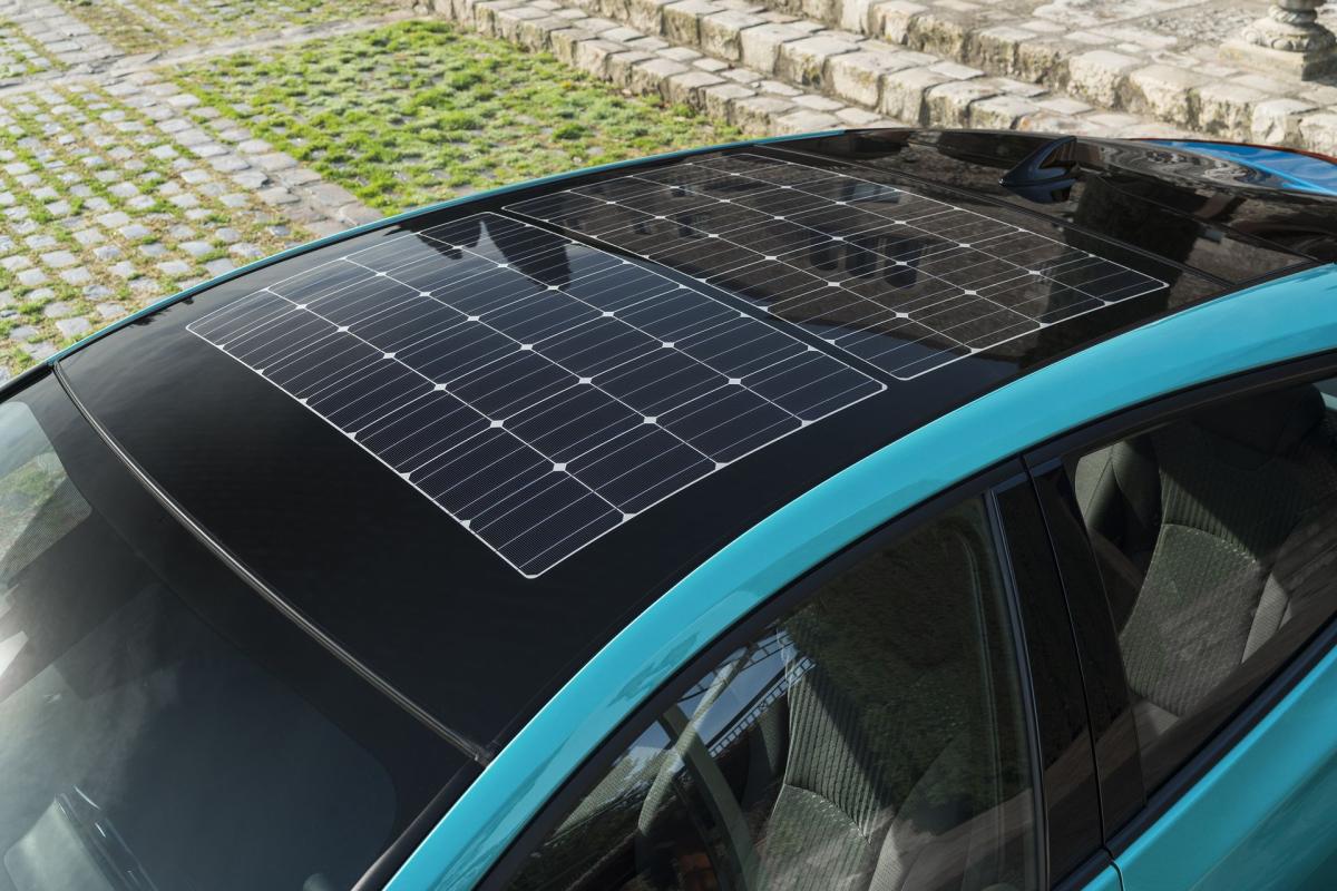 Panasonic crea modulos fotovoltaicos para coches y los prueba en el nuevo Toyota Prius PHV