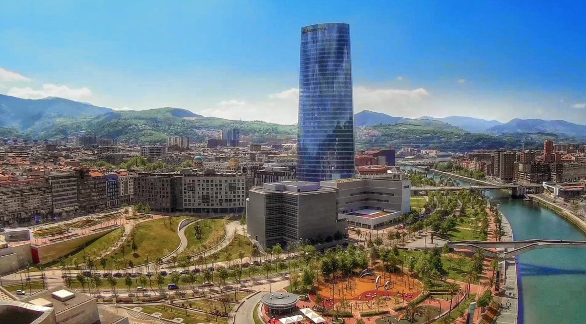 El Edificio Zurich, la Torre Iberdrola y el Hotel Torre de Madrid, entre los edificios más eficientes de España