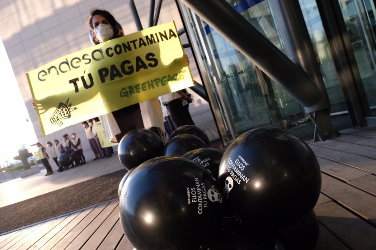 Greenpeace acusa a empresas eléctricas de bloquear uso de energías renovables
