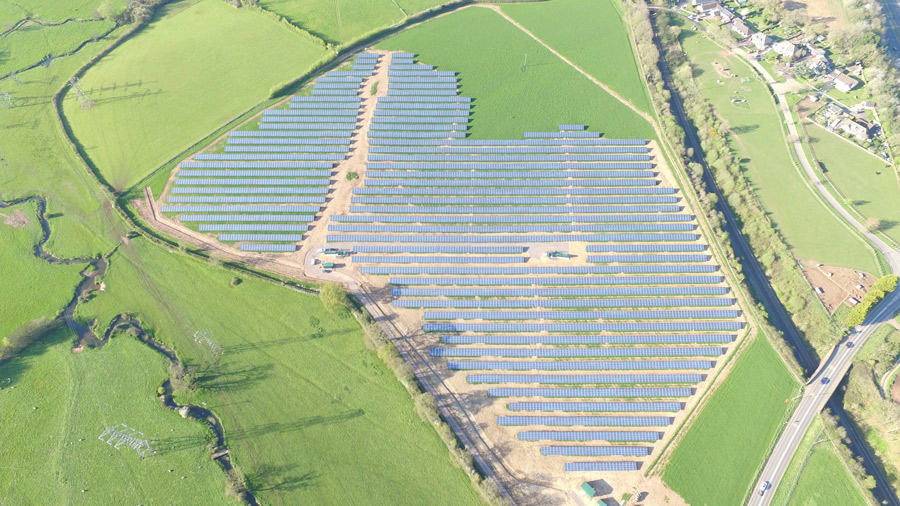 La española Gamma Energy consigue un hito histórico al montar un parque fotovoltaico en solo un mes