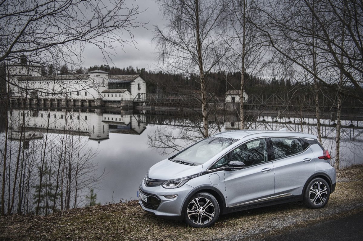 Opel presenta Ampera-e, su nuevo eléctrico con una autonomía de 520 kilómetros