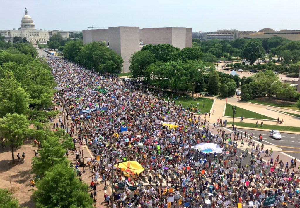 Multitudinaria Marcha por el Clima en Washington para decirle a Trump que "No hay un planeta B"