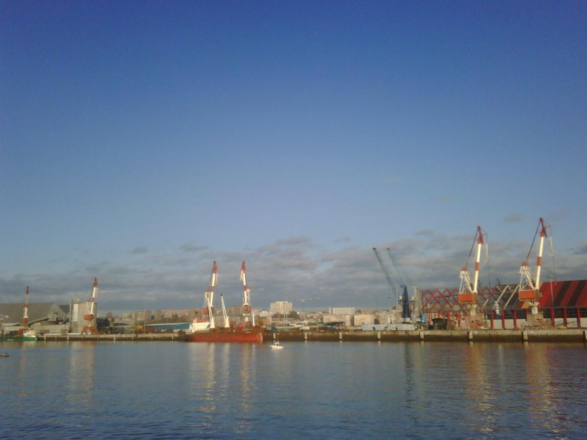 El Puerto de Santander suministra por primera vez gas natural licuado a un buque