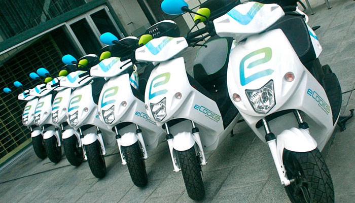 Llega a Madrid eCooltra, el primer servicio de motos eléctricas por minutos