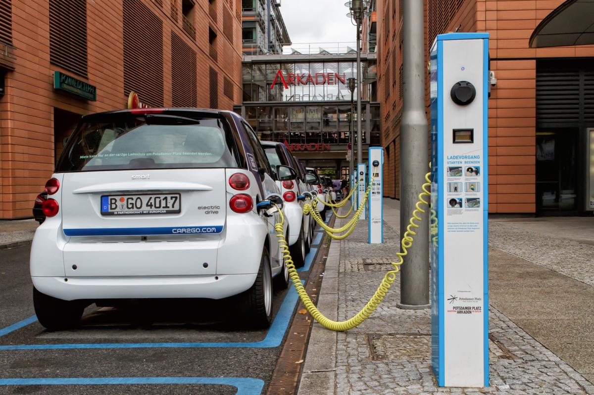 Así es el impacto de los coches eléctricos en el mercado de baterías , la red eléctrica y la demanda de petróleo