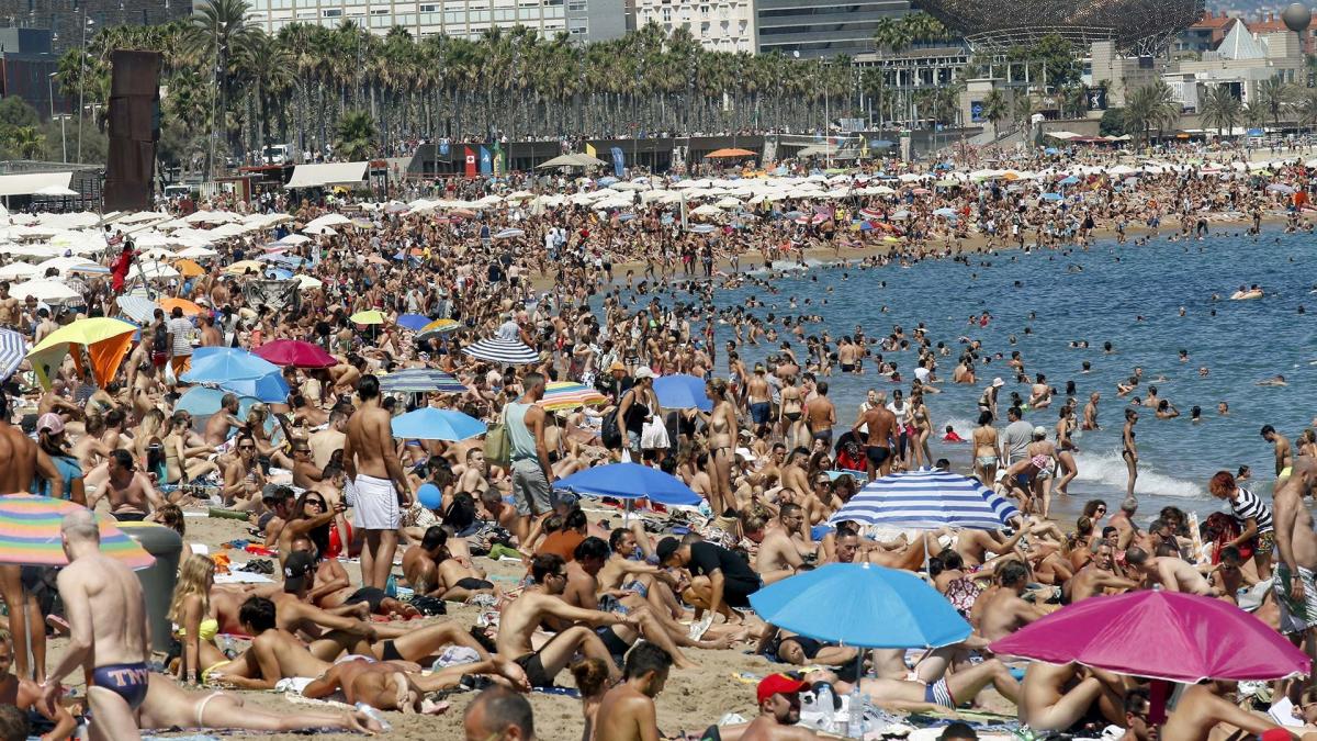 El aumento de turistas dispara las emisiones de CO2 en España